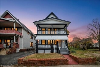 Building Photo - 12001 Oakview Ave