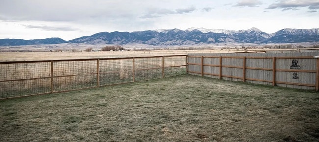 Building Photo - 3 Bedroom 2 bath house with amazing views ...
