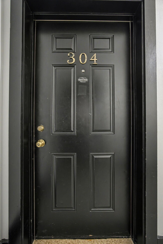 Building Photo - 261 S Limestone