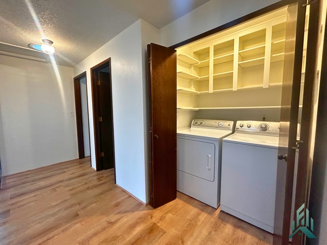 Building Photo - 2 Bed / 2 Full Bath Single-Level Townhome in Timberhill