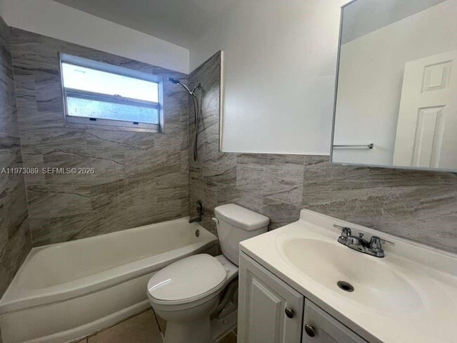 Building Photo - 17031 NE 21st Ave