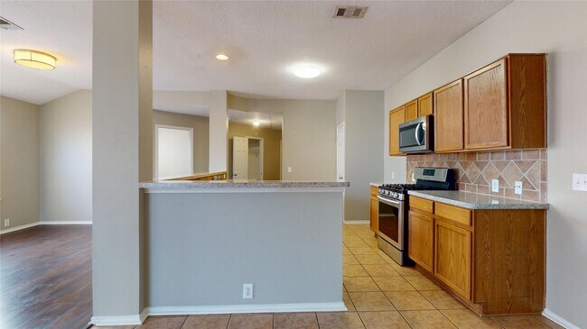 Building Photo - 6007 Baldwin Elm St