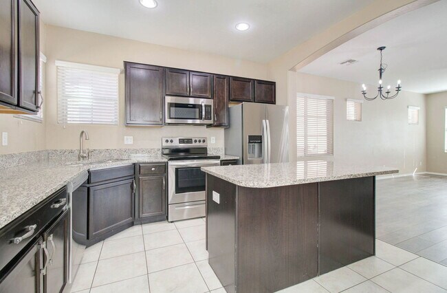 Building Photo - 2014 N 77th Dr