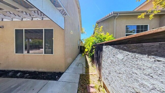 Building Photo - 37978 Spur Dr