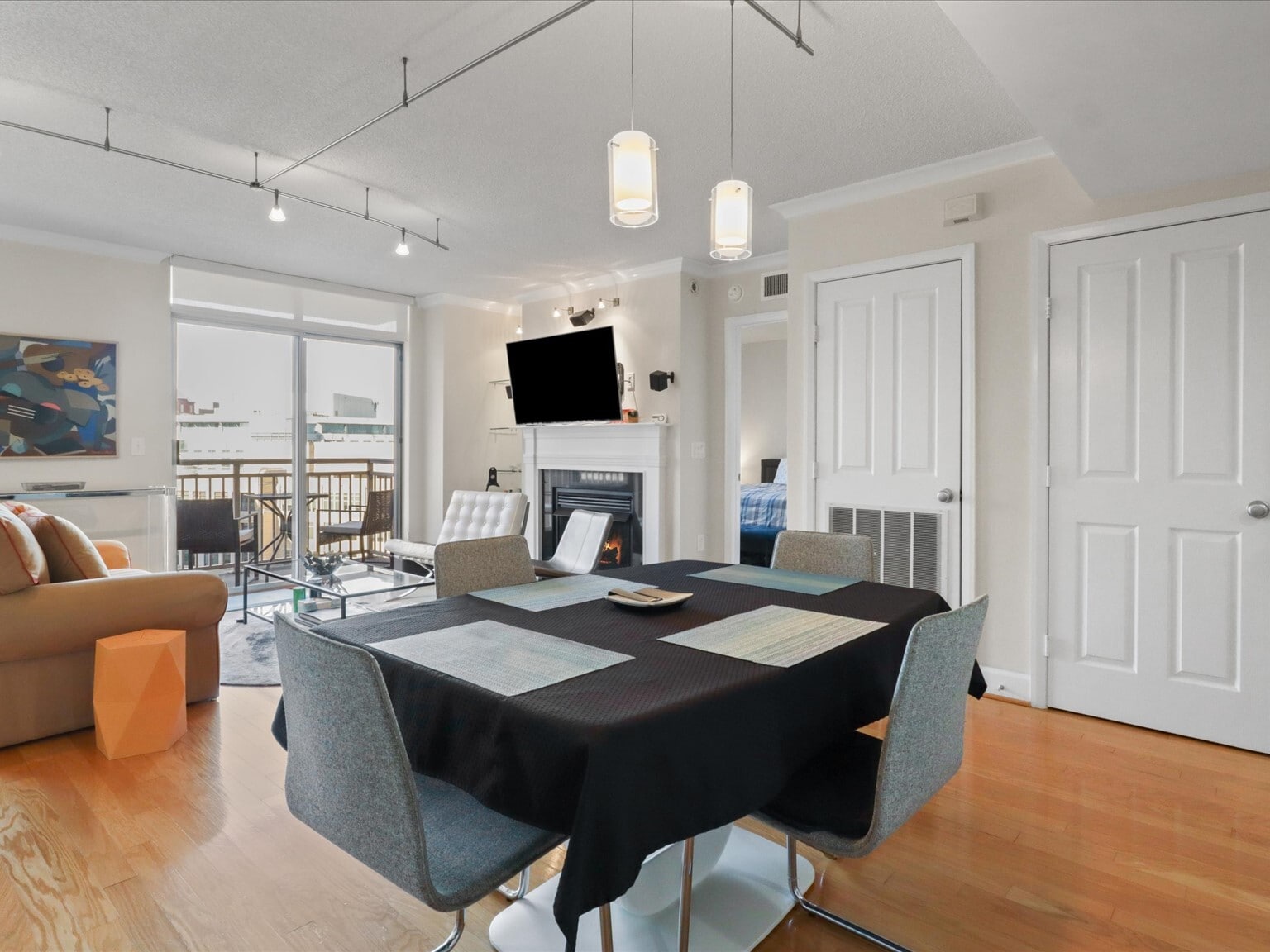 Building Photo - 1220 N Fillmore St