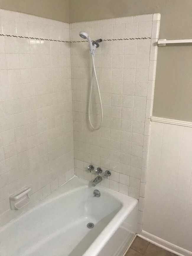 Building Photo - Close to Barksdale Air Force Base... Large yard that backs up to Park!!!