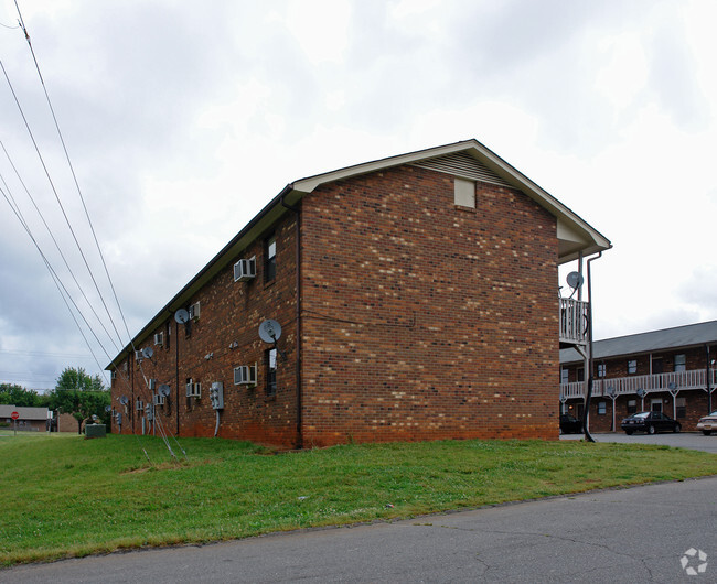 Building Photo - Eastway Apartments