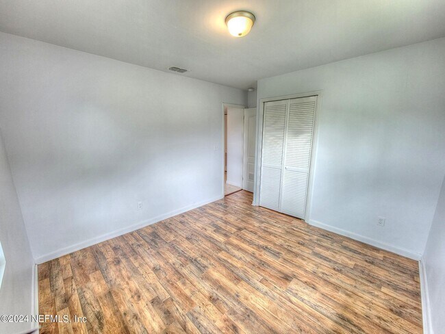 Building Photo - 3919 Skycrest Dr