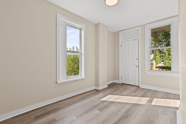 Building Photo - Spacious 4 Bedroom Single Family on Susquehanna St