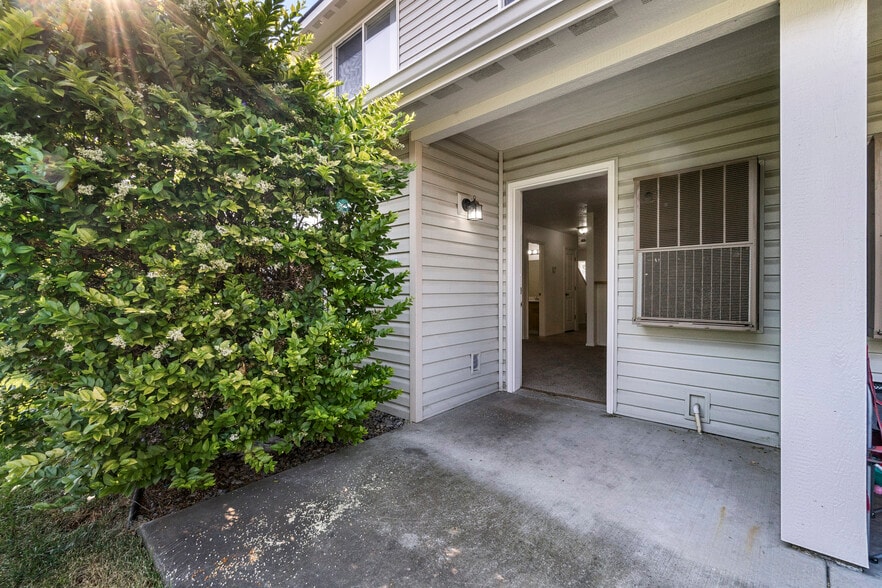 Building Photo - 674 N Hydra Pl