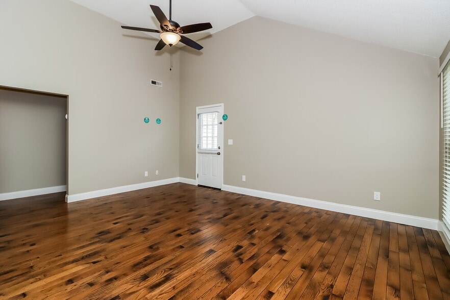 Building Photo - 660 Rebecca Jane Dr