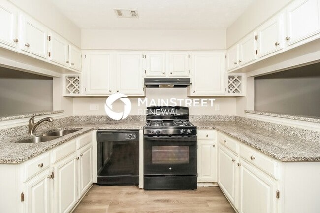 Building Photo - 3 Bedroom Pet-Friendly Home in Stone Mountain, GA with Main Street Renewal