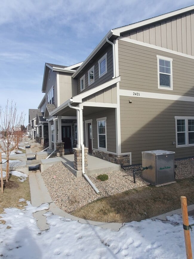 Building Photo - Updated 3 Bedroom Townhouse Across From Horsetooth Reservoir!