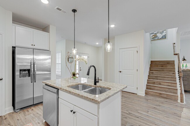 Building Photo - 1005 Beech Tree Cv