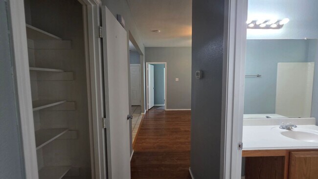 Building Photo - 5820 Show Master Ln