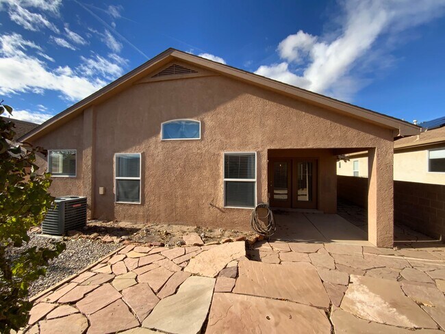 Building Photo - 4 Bedroom Single Story Home Available Near...