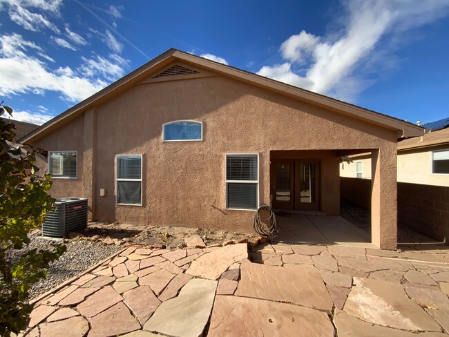 Building Photo - 4 Bedroom Single Story Home Available Near Unser Blvd NE & King Blvd NE in Rio Rancho!