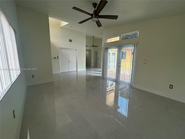 Building Photo - 20627 NE 9th Pl
