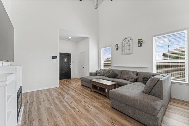 Building Photo - 26003 Amber Pearl Dr