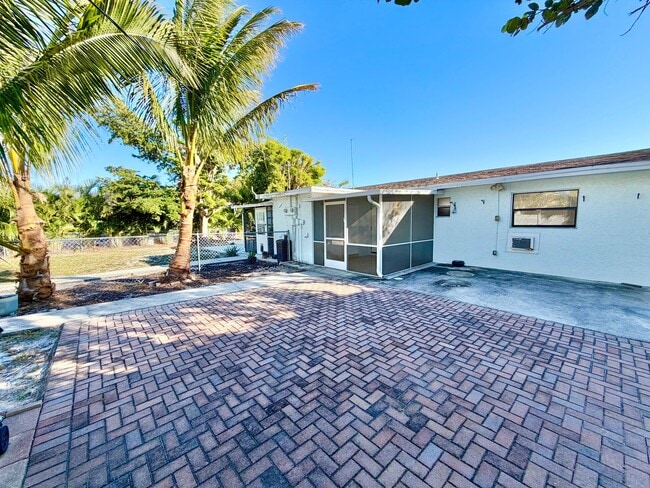 Building Photo - RFR (543 103rd Ave)