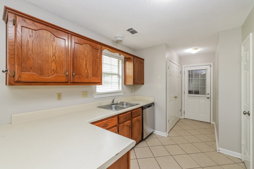 Building Photo - 4557 Cottage Hill Cove