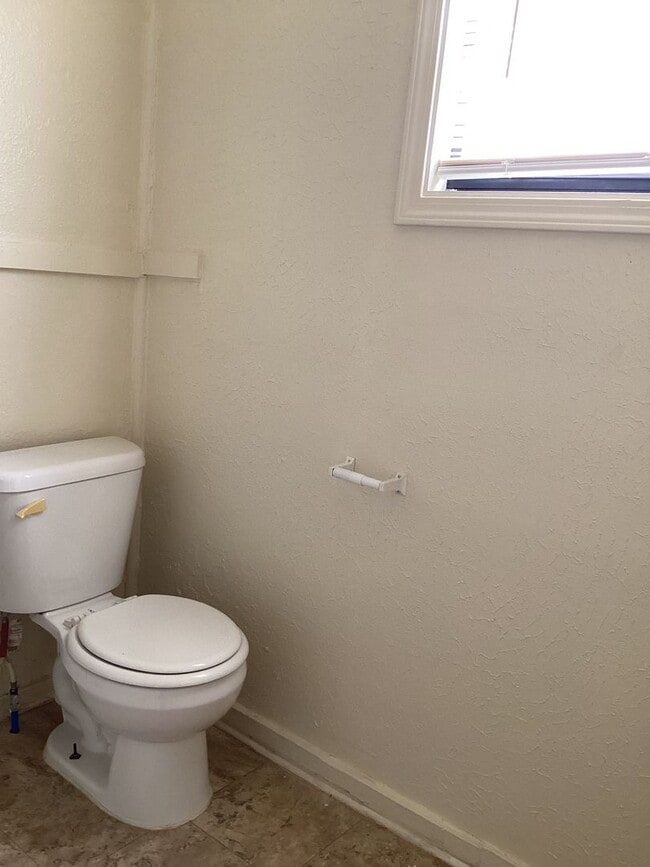 Building Photo - Newly Updated 2 bedroom Close to Morrison Park and High School!  Pets Welcome Upon Approval!