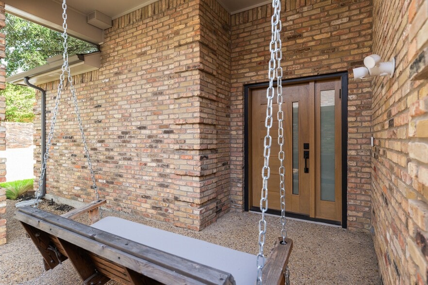Building Photo - 14140 Regency Pl
