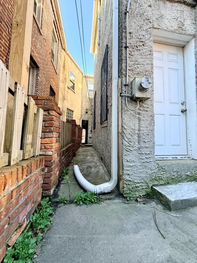 Building Photo - 124 W Hamburg St