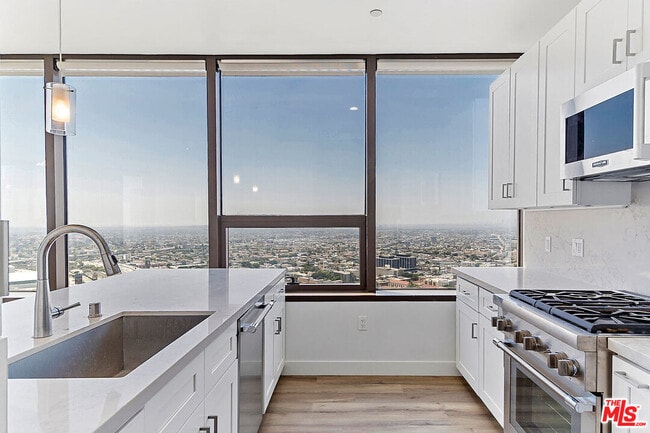 Building Photo - 1100 Wilshire Blvd