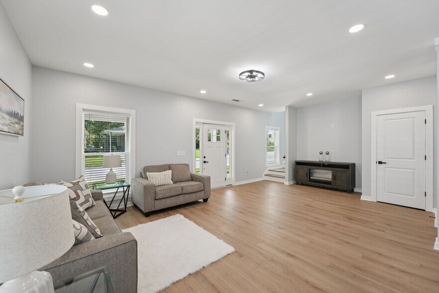 Building Photo - 3189 Jackson St