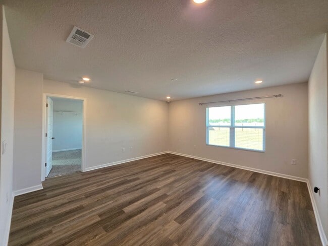 Building Photo - Nearly New 4BR/2BA home close to I10 with energy savings built in