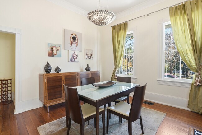 Building Photo - Savannah's Victorian Historic District