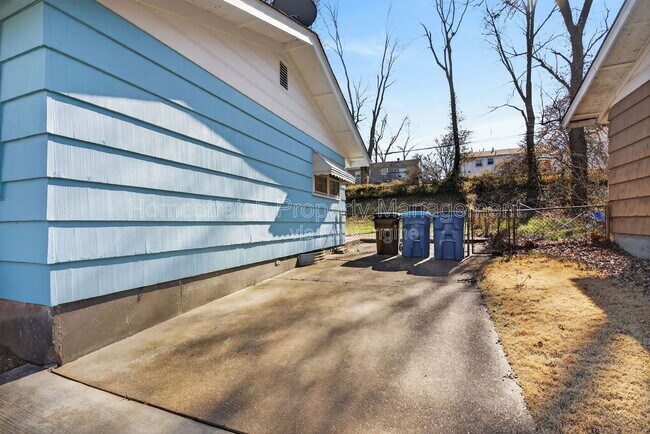 Building Photo - 1108 Renshaw Dr