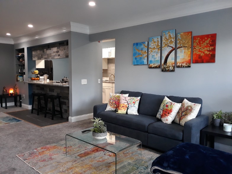 Building Photo - 2000 Waters Edge Dr