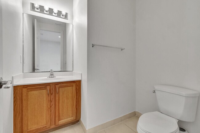 Building Photo - 770 Millbrae Ct