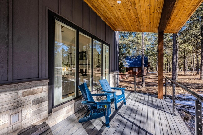 Building Photo - 3373 Mountain View Blvd