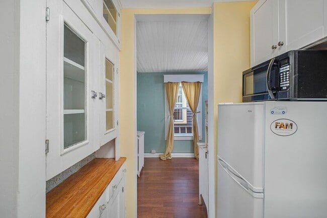 Building Photo - 1109 Caroline St