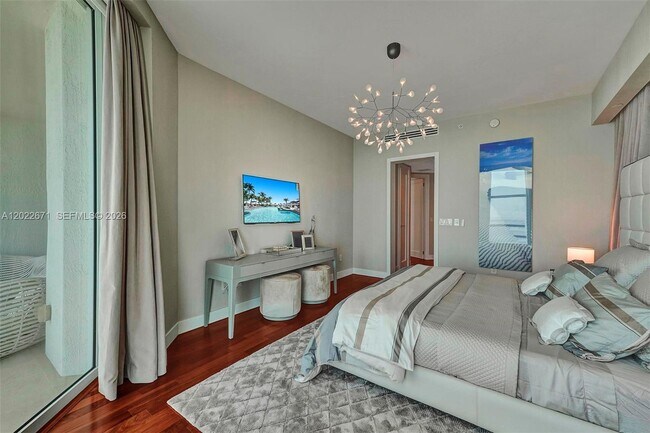 Building Photo - 16051 Collins Ave