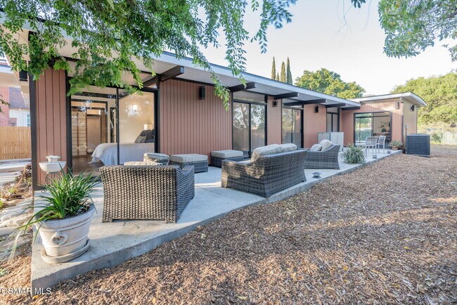 Building Photo - 1411 Ojai Rd