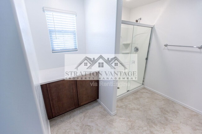 Building Photo - 14231 W El Cortez Pl