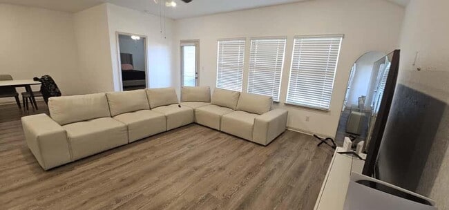 Building Photo - 223 Sweetwater Crk Ln