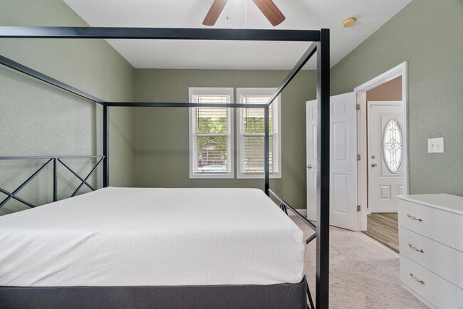 Building Photo - 846 W 41st St