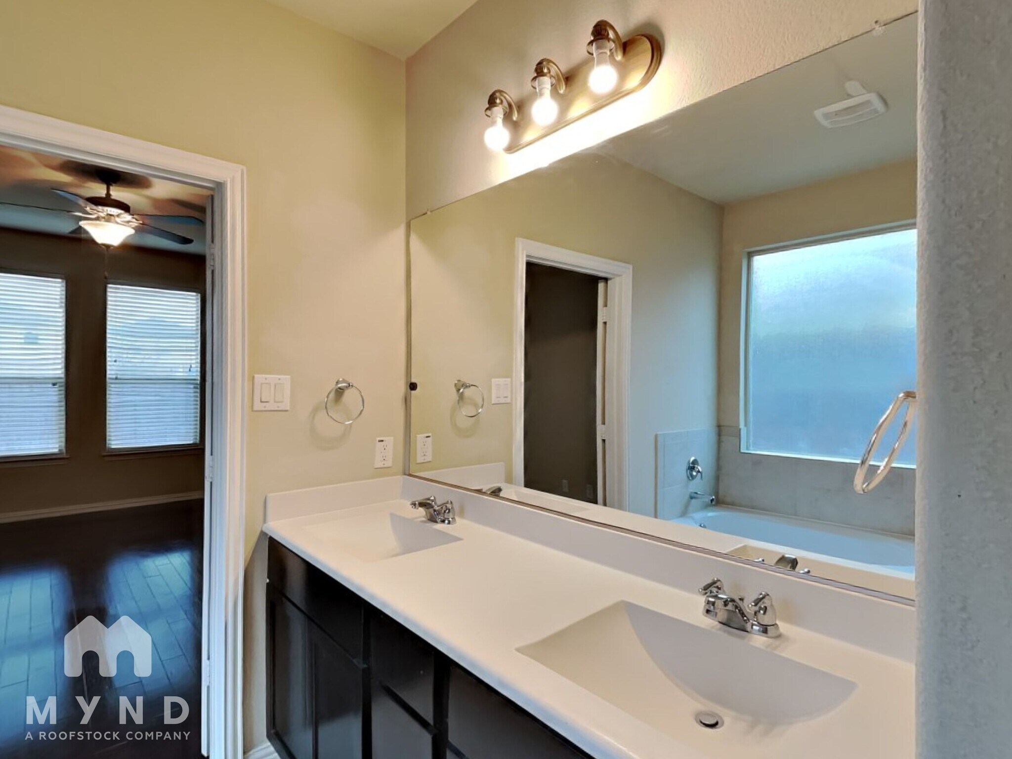 Building Photo - 5813 Valley Haven Way