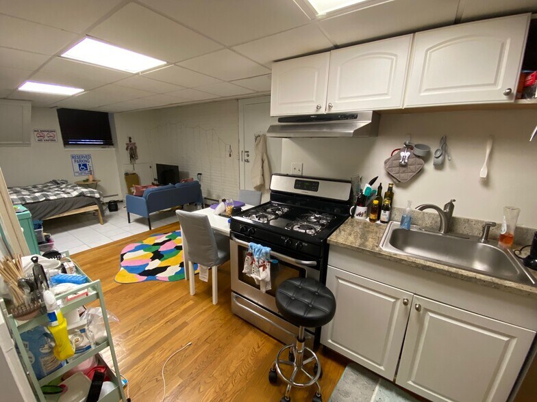 Building Photo - 30 Irving St