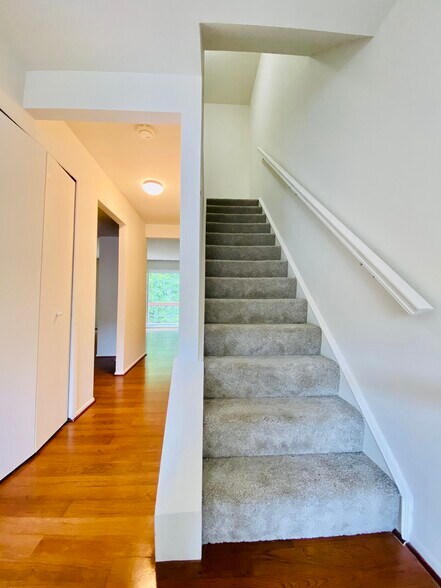 Building Photo - 10690 High Beam Ct