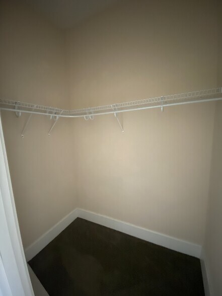 Building Photo - 1221 Bower Pky