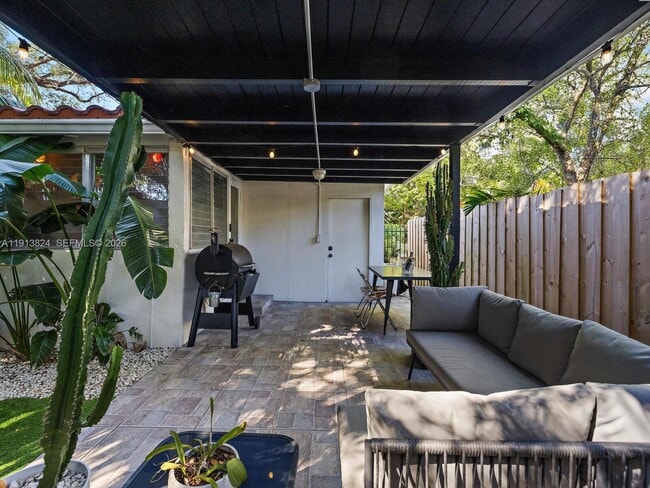 Building Photo - 1009 NW 11th Ct