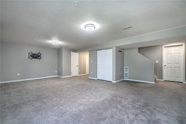 Building Photo - 512 Isabella Ct