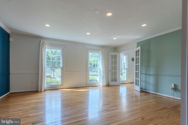 Building Photo - 3929 Sunflower Cir