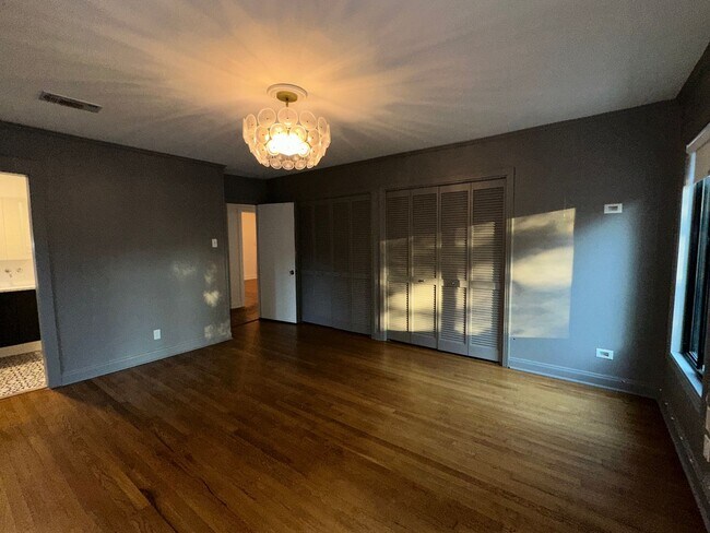 Building Photo - 4711 Fairview Dr